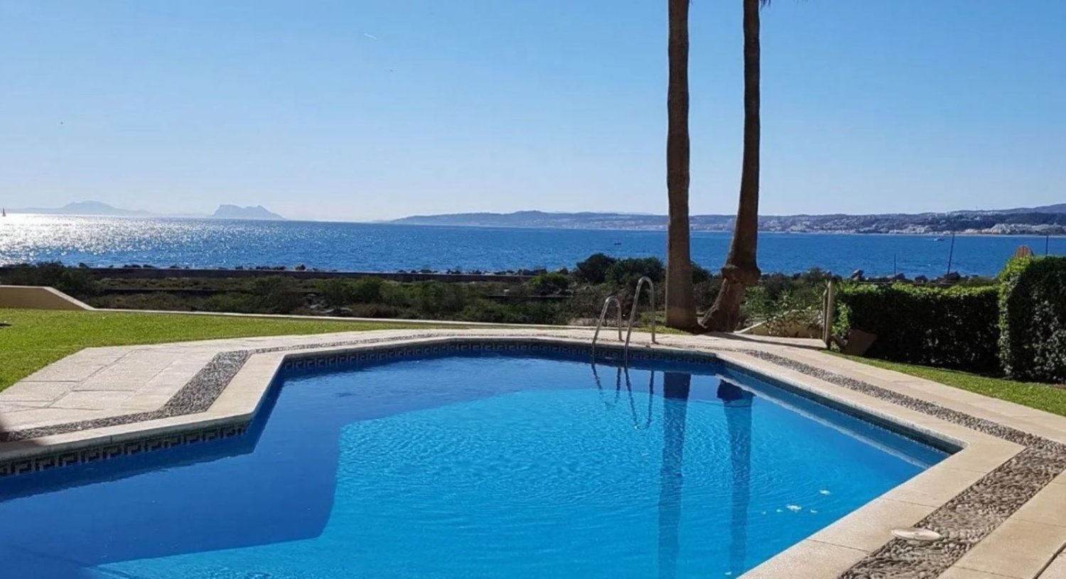 Квартира с 2 спальнями в Эстепона, Испания № 137561