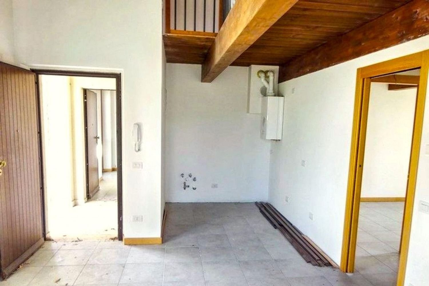 4 rooms Duplex in Monte Roberto, Italy No. 284984