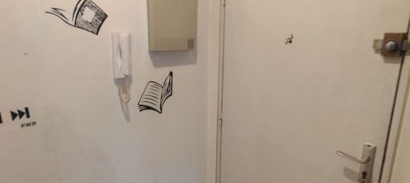 Estudio en Sens, France No. 208758 4