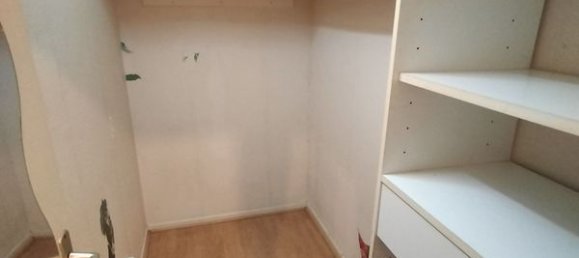 Estudio en Sens, France No. 208758 6