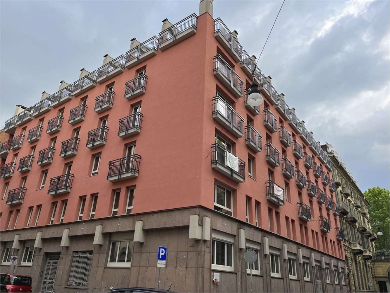 5 rooms Apartment in Turin, Italy No. 177099