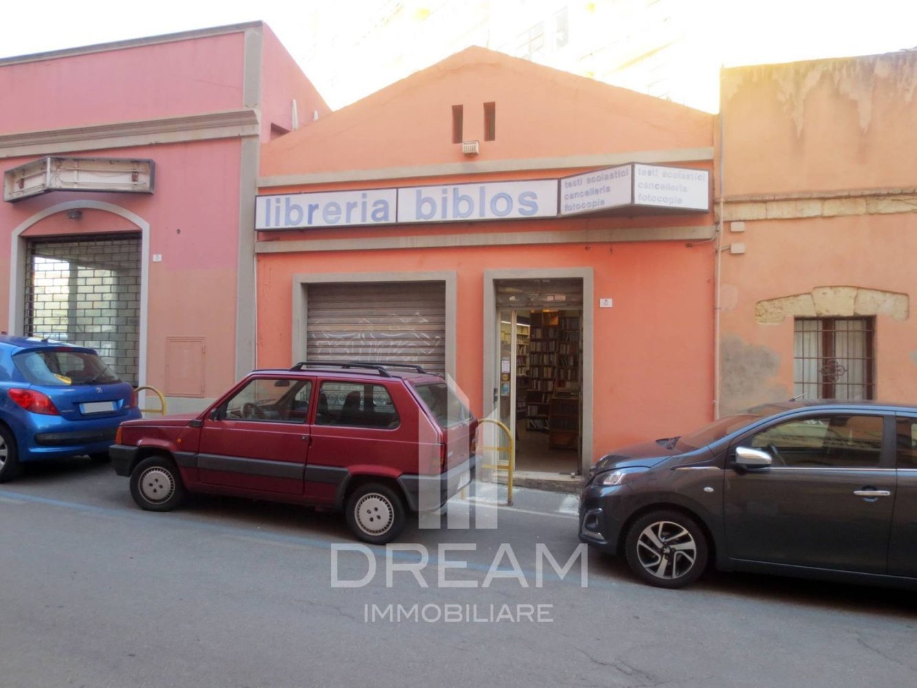 Propiedad comercial en Cagliari, Italy 95 m² No. 85601