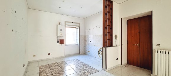 3 bedrooms Apartment in Naples, Italy No. 327446 3