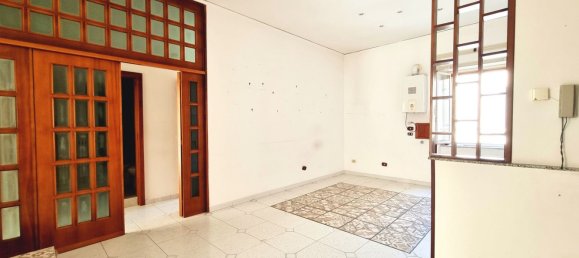 3 bedrooms Apartment in Naples, Italy No. 327446 2