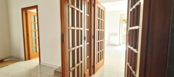 3 bedrooms Apartment in Naples, Italy No. 327446 16