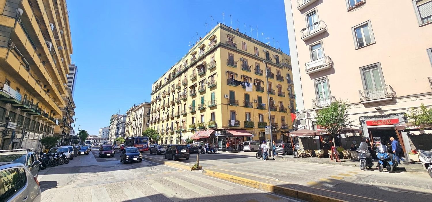 3 bedrooms Apartment in Naples, Italy No. 327446