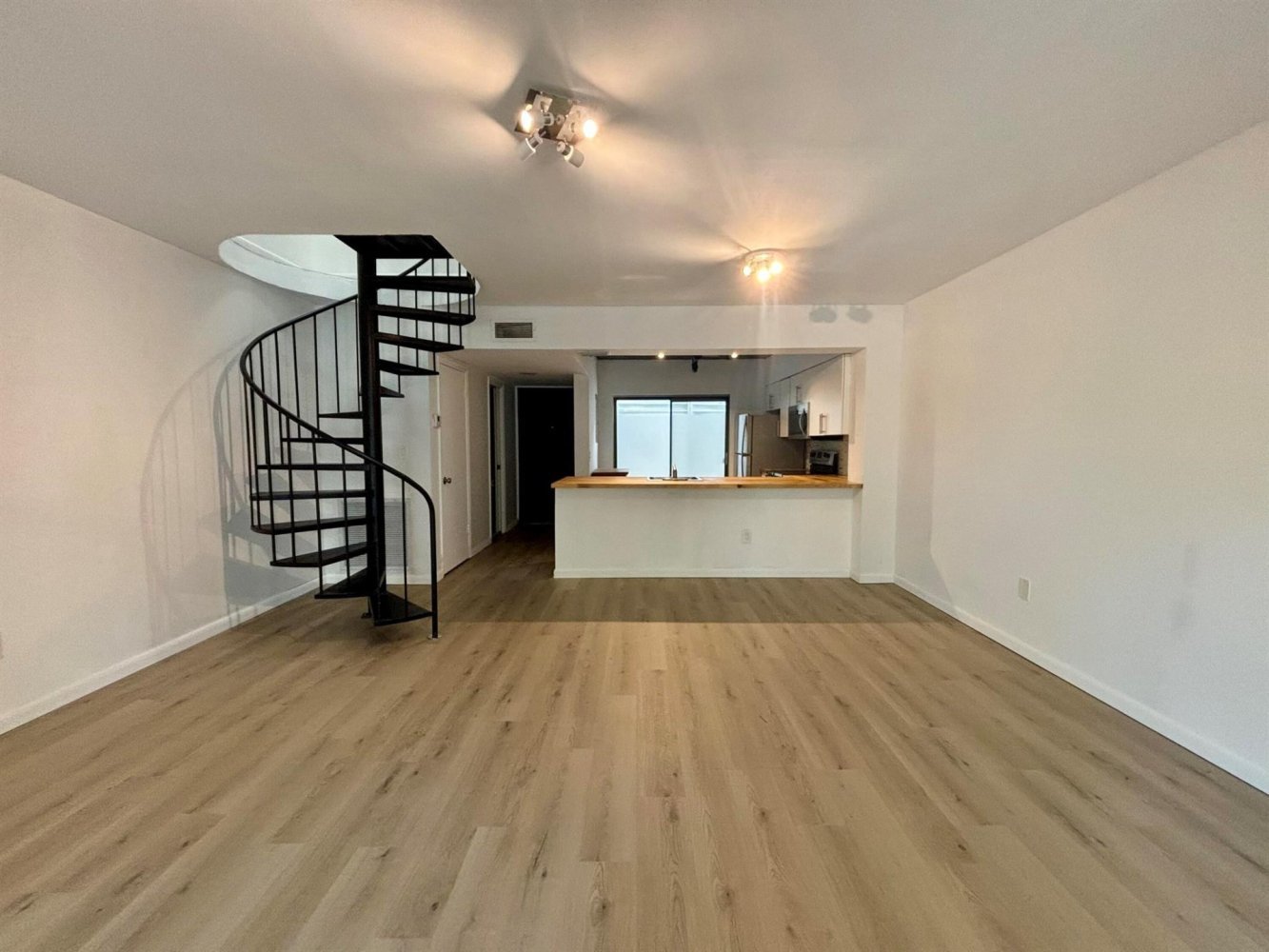 2 bedrooms Duplex for rent in Miami, Miami-Dade, Florida, USA № 613971