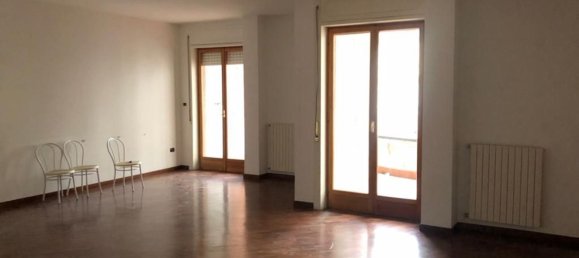 6غرفة شقة في Giugliano in Campania, Italy رقم 164219 17