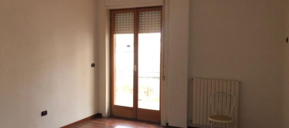 6غرفة شقة في Giugliano in Campania, Italy رقم 164219 5