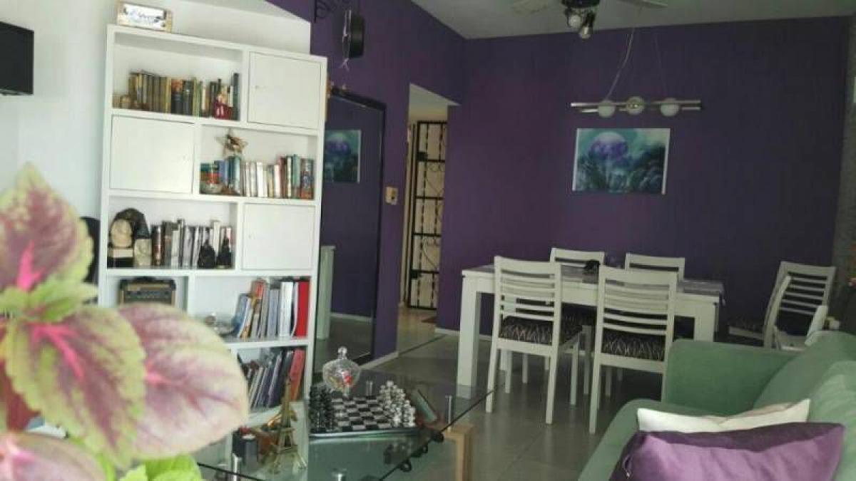 Studio in Lanus, Argentina, Nr. 15055