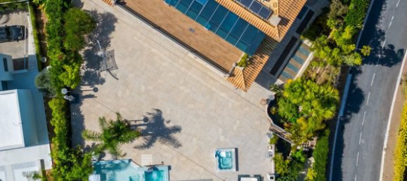 8 bedrooms Villa in Marbella, Spain No. 167789 4