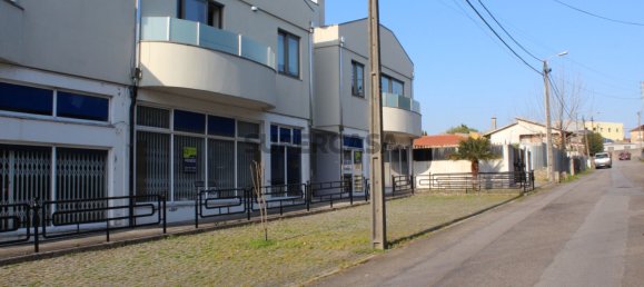180m² Commercial property in Santa Maria de Lamas, Portugal No. 157984 4
