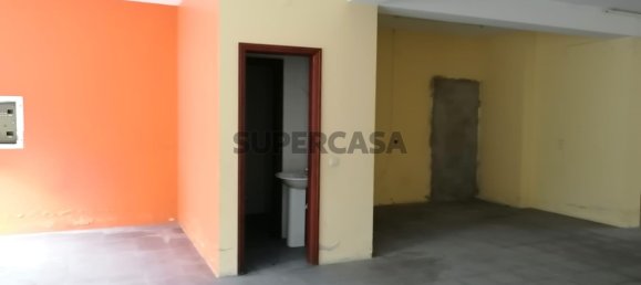 180m² Commercial property in Santa Maria de Lamas, Portugal No. 157984 9