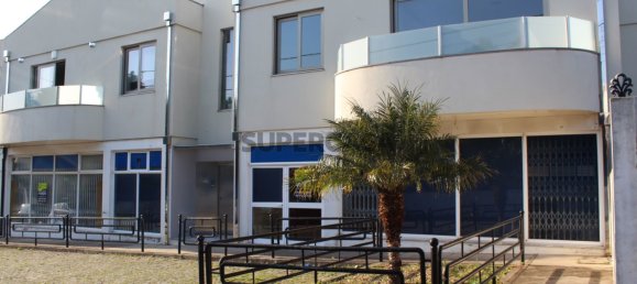 180m² Commercial property in Santa Maria de Lamas, Portugal No. 157984 5