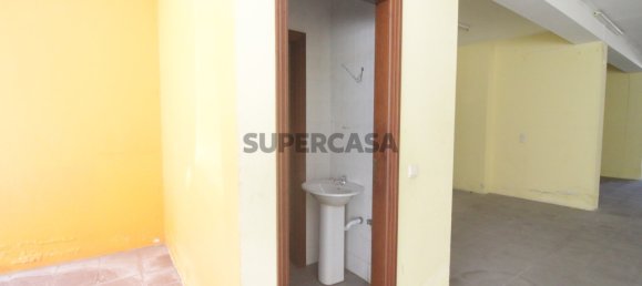 180m² Commercial property in Santa Maria de Lamas, Portugal No. 157984 16