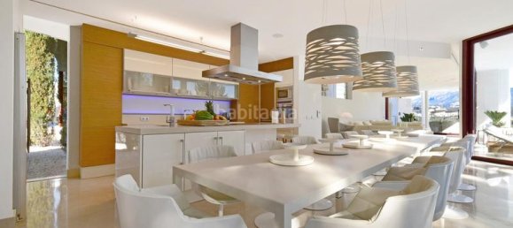 7 bedrooms Villa in Marbella, Spain No. 91798 3