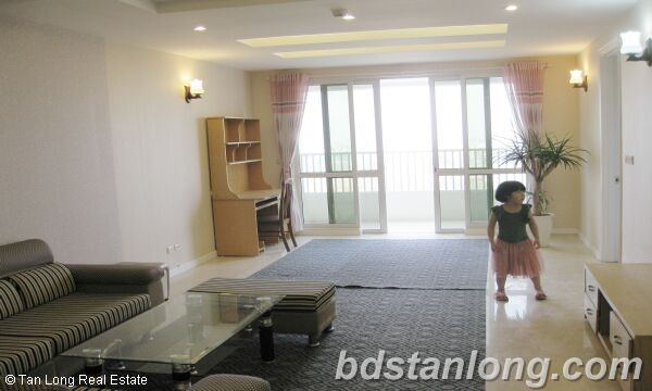Apartamento de 3 dormitorios en Tay Ho, Vietnam No. 6296