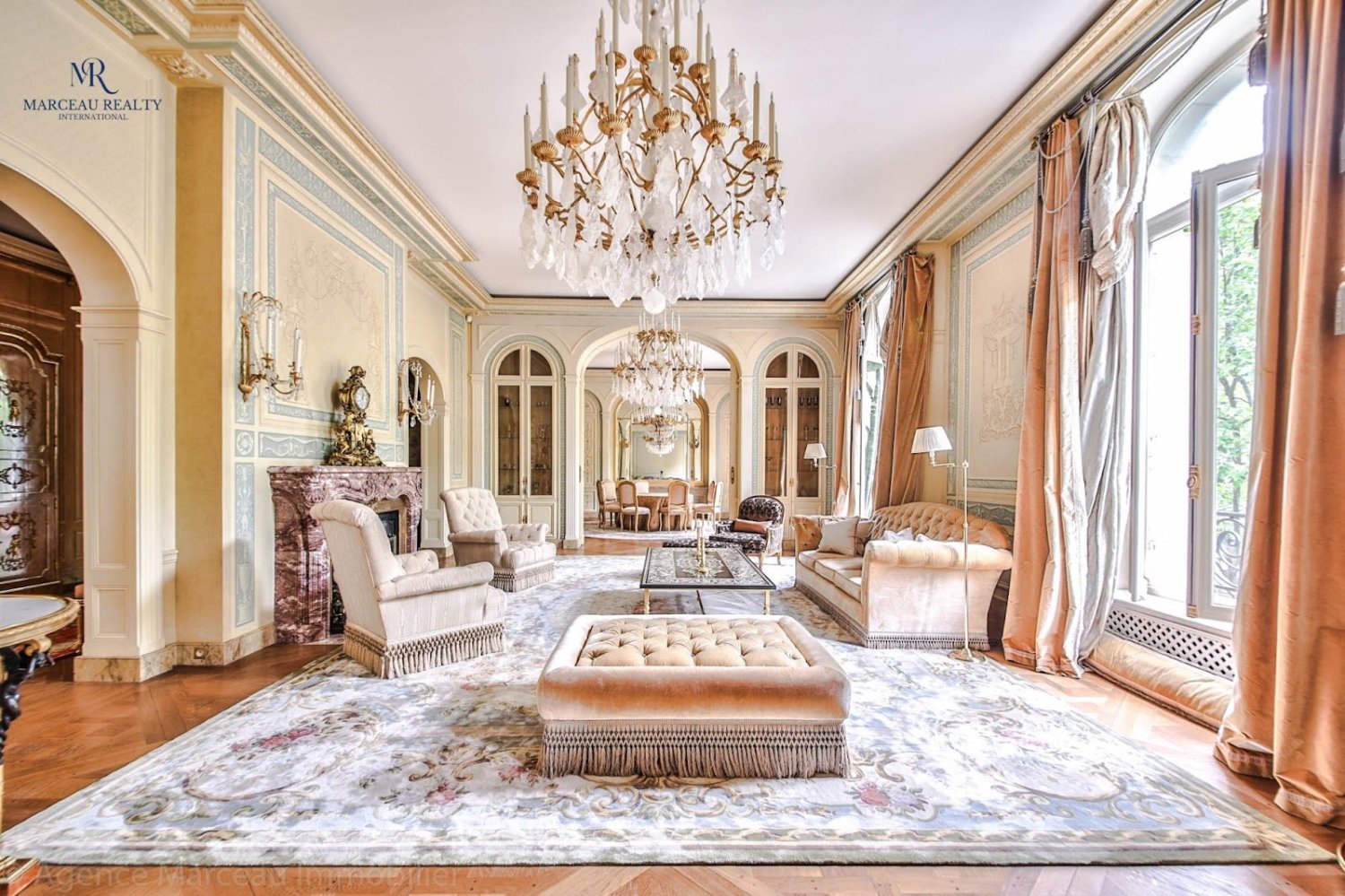 4 bedrooms Apartment in Paris, France No. 148546