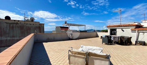 3 rooms Apartment in Pozzuoli, Italy No. 63613 9