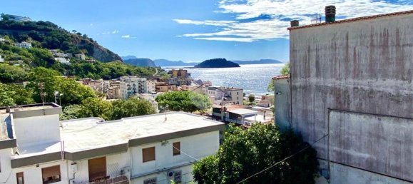 3 rooms Apartment in Pozzuoli, Italy No. 63613 11