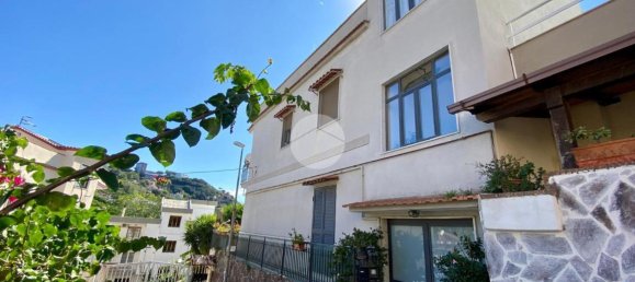 3 rooms Apartment in Pozzuoli, Italy No. 63613 18