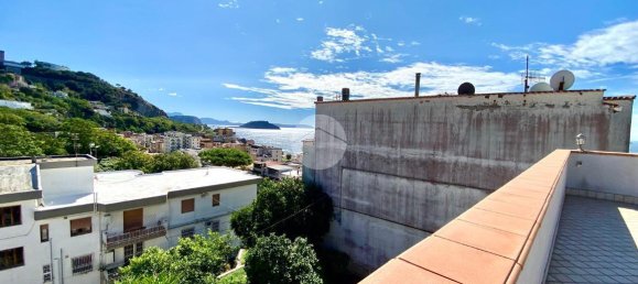 3 rooms Apartment in Pozzuoli, Italy No. 63613 10