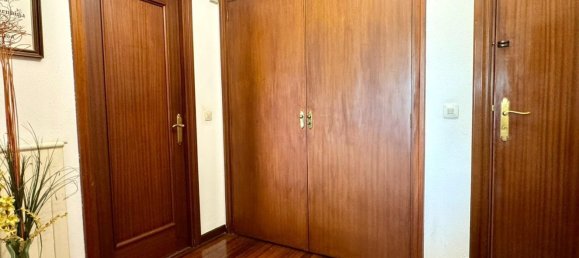 4 bedrooms Apartment in Santander, Spain No. 149844 3