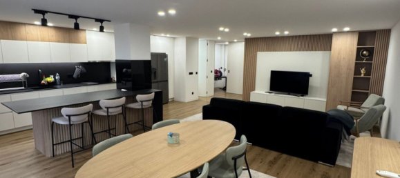 3 bedrooms Apartment in Porto, Portugal No. 167954 2