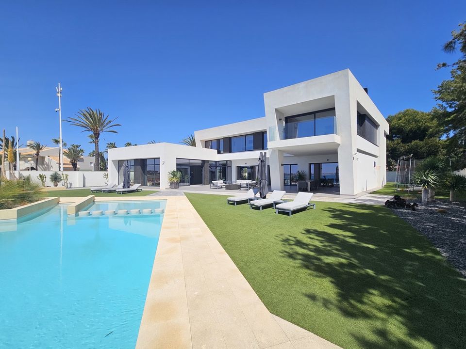 4 Schlafzimmer Villa in Cabo Roig, Spain, Nr. 186422