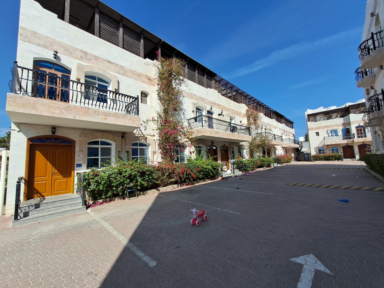 3 bedrooms Villa in Muscat, Oman No. 1078