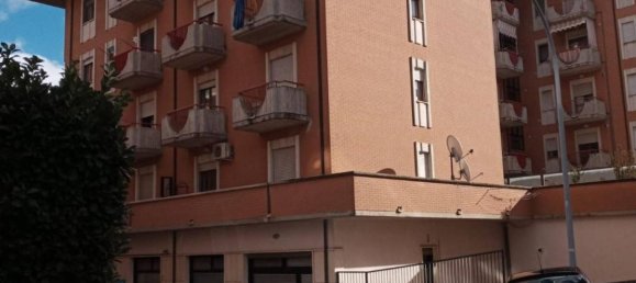3 rooms Apartment in Isernia, Italy No. 159746 4
