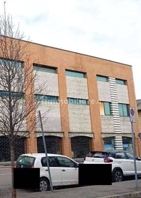 1-salle Bâtiment à Lissone, Italy No. 320701