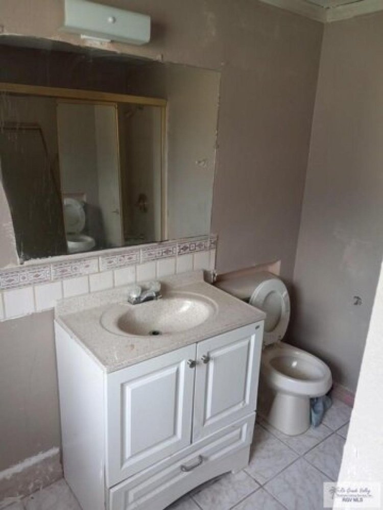 Дом с 6 спальнями в Brownsville, США № 258588