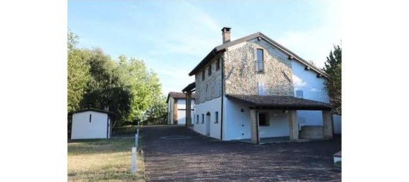 3 bedrooms Villa in Felino, Italy No. 253228 2