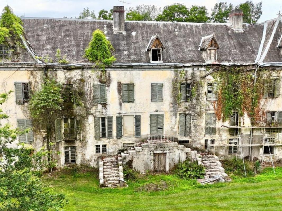 11 rooms Castles in Sus, France No. 192985