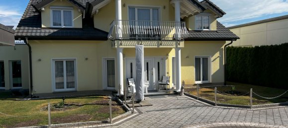 4 bedrooms Building in Baden-Wurttemberg, Germany No. 14078 3