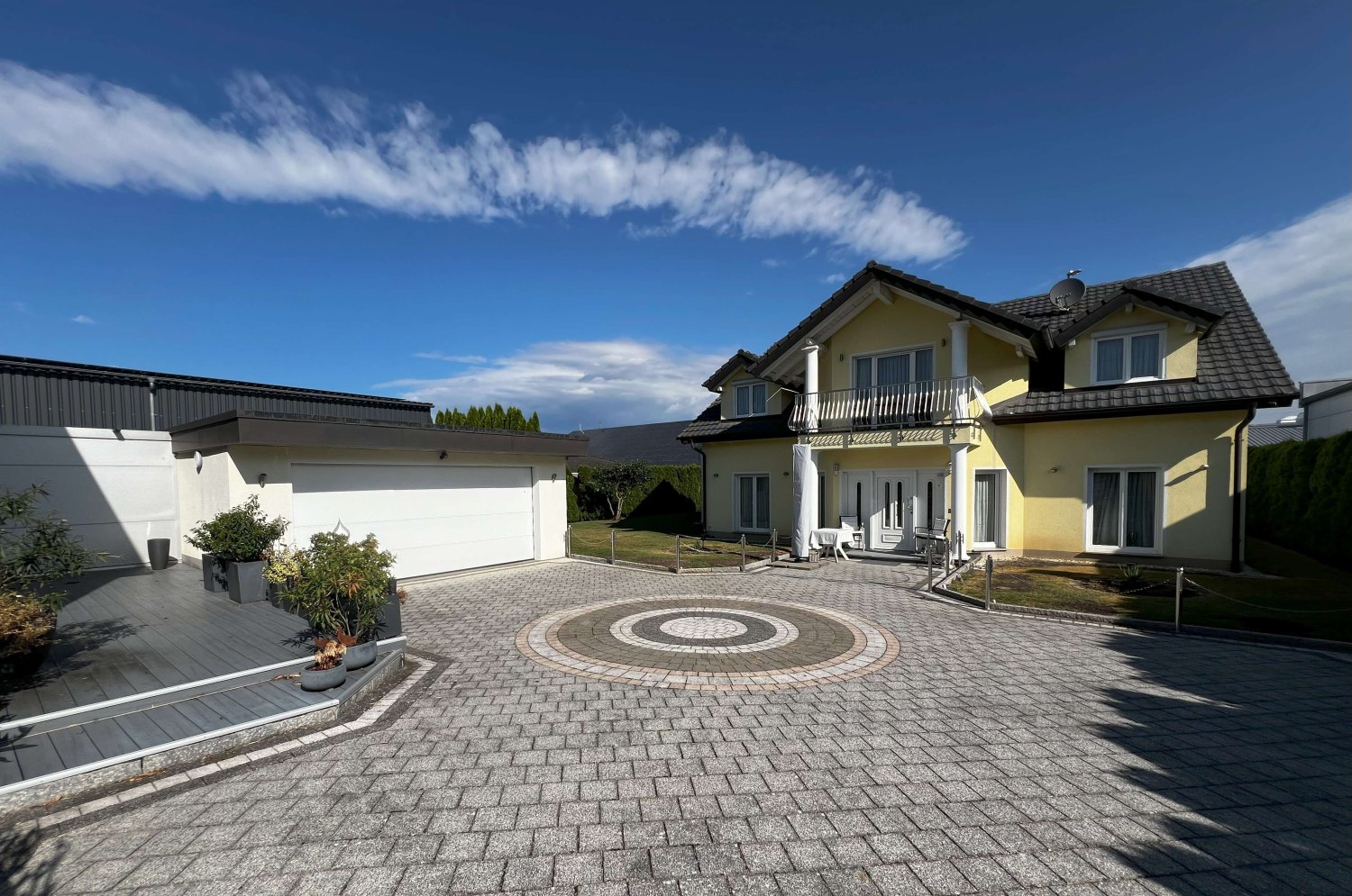 4 bedrooms Building in Baden-Wurttemberg, Germany No. 14078