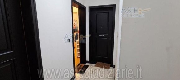3 rooms Apartment in Rome, Italy No. 30801 5