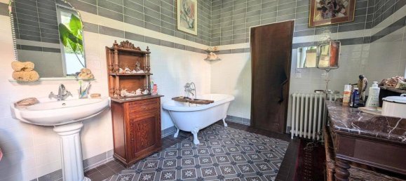 7 bedrooms House in Roubaix, France No. 234804 13