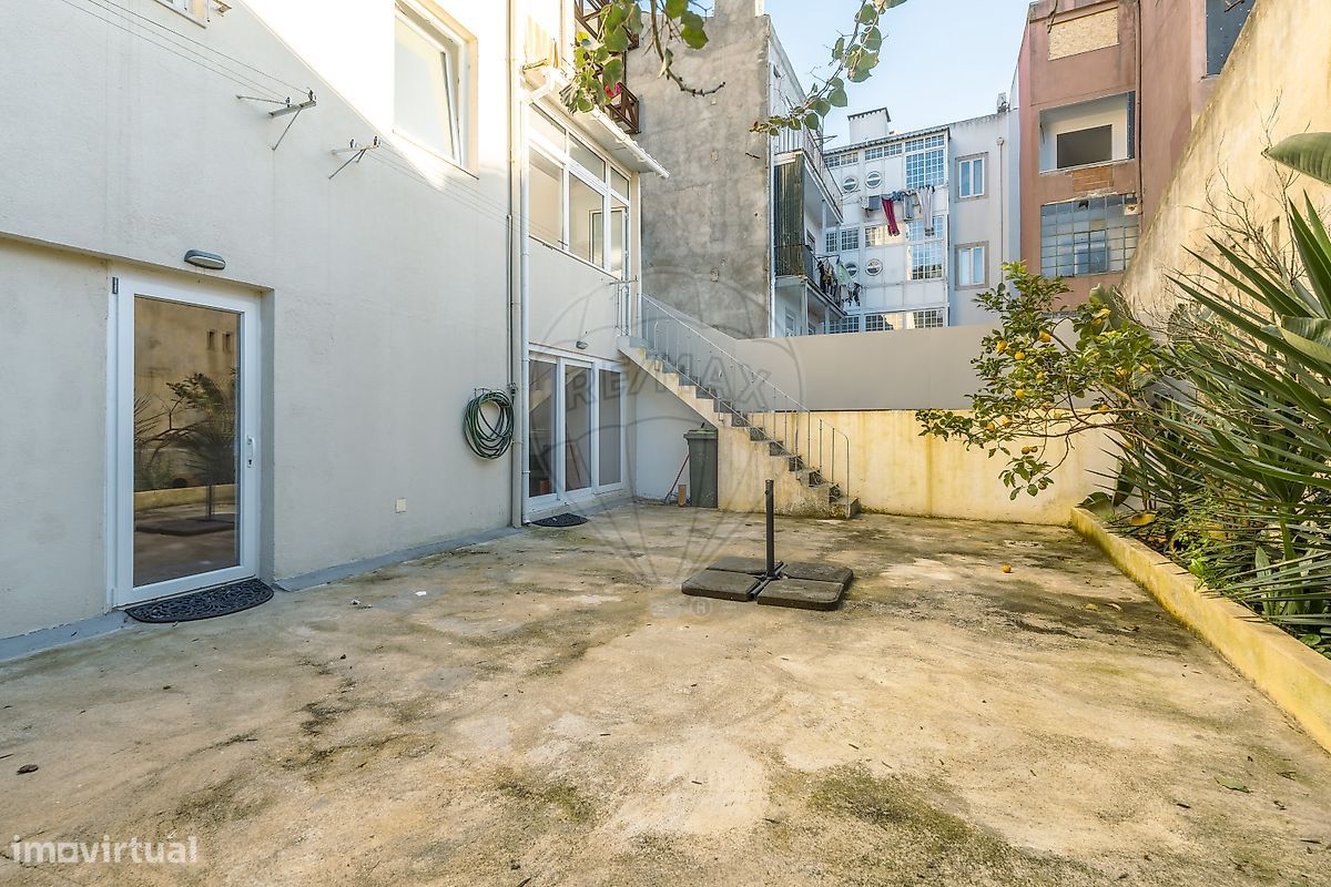 2 bedrooms Apartment in Lisbon, Portugal No. 150027