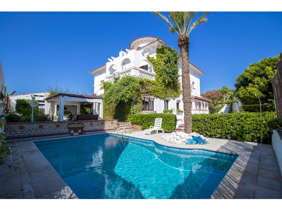 Villa de 10 dormitorios en Mahon, Spain No. 1046