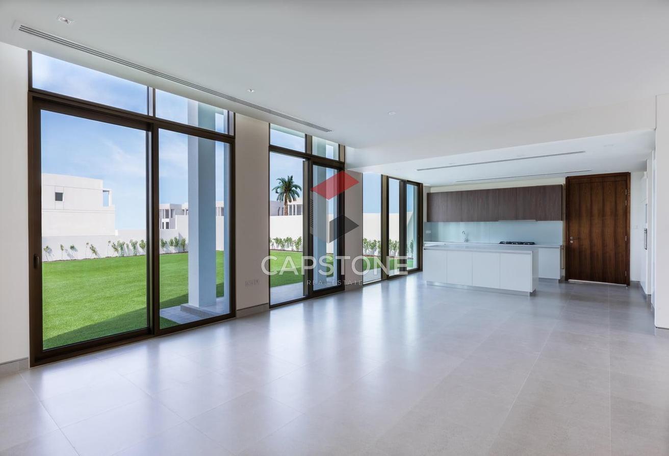 4 bedrooms Villa in Abu Dhabi, UAE No. 31567