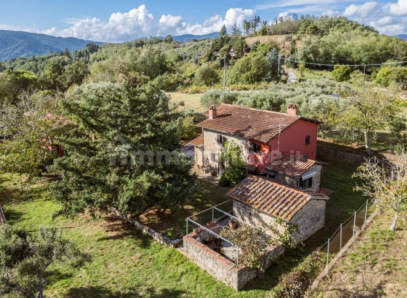 Дом с 4 спальнями в Уццано, Италия № 351016