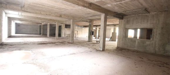 Коммерческая недвижимость с 2 комнатами в Кассано д’Адда, Италия № 8285 3