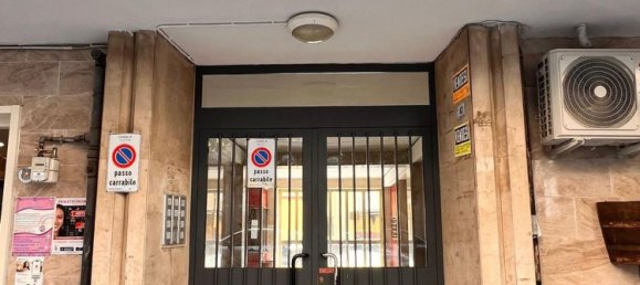 2-salle Appartement à Portici, Italy No. 254504 17
