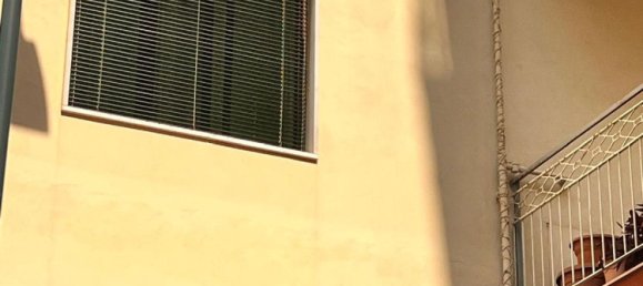 2-salle Appartement à Portici, Italy No. 254504 15