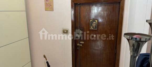 2-salle Appartement à Portici, Italy No. 254504 11