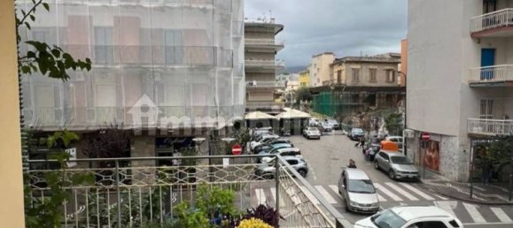 2-salle Appartement à Portici, Italy No. 254504 8