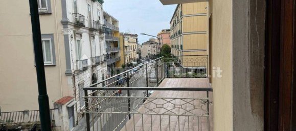 2-salle Appartement à Portici, Italy No. 254504 12