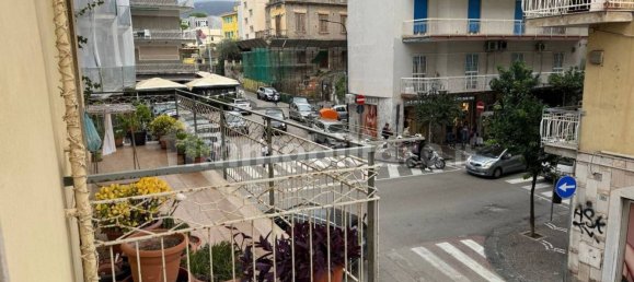 2-salle Appartement à Portici, Italy No. 254504 13